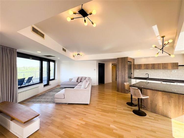 Apartament cu 4 camere decomandat, mobilat în Herăstrău