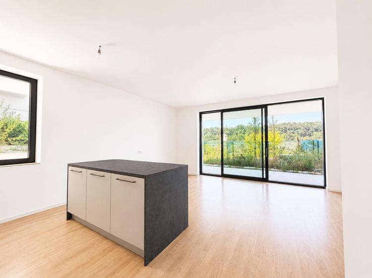 Apartament cu 3 camere decomandat, mobilat în Băneasa