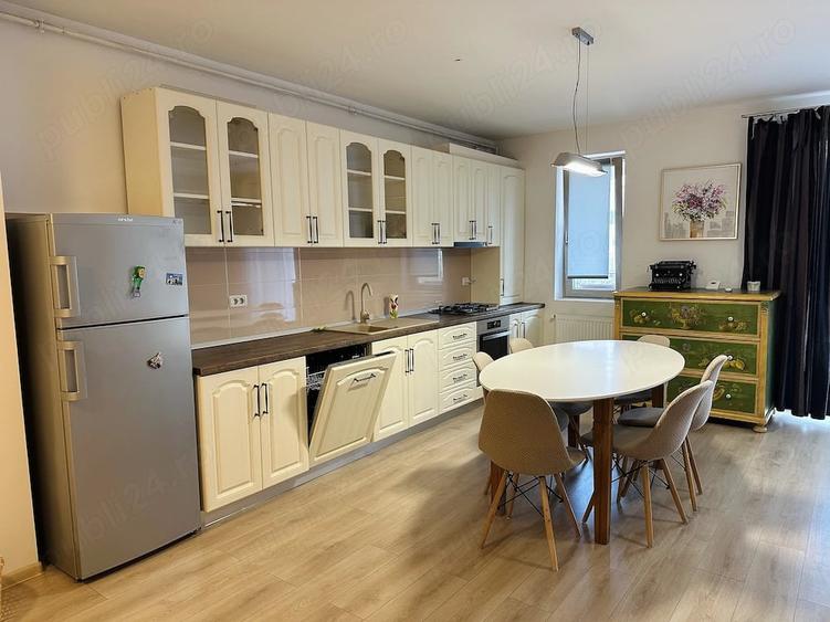 Apartament cu 3 camere decomandat în Girocului