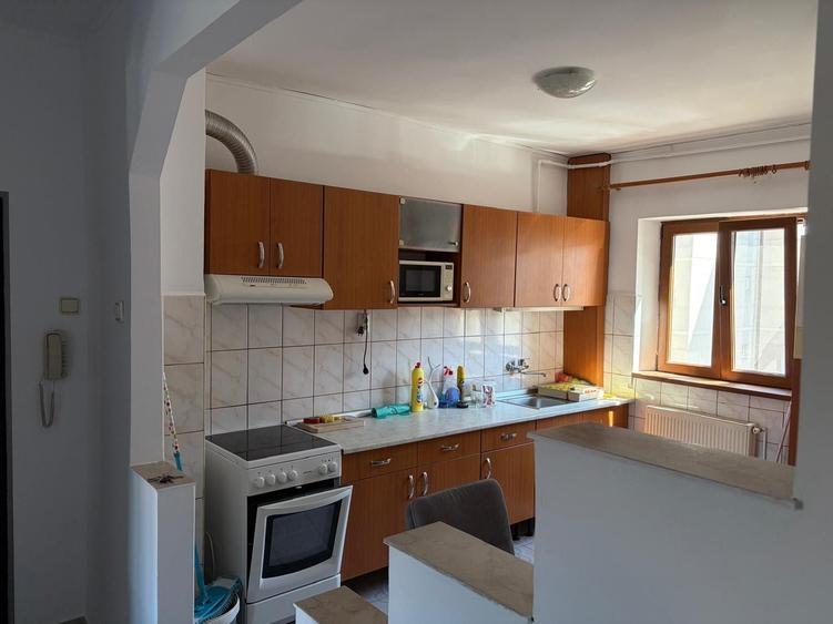 Apartament cu 4 camere decomandat în Exterior Vest