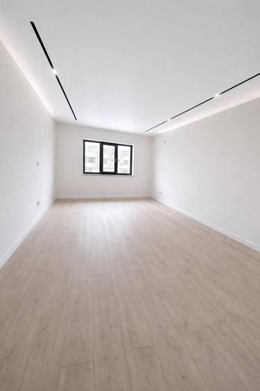 Apartament cu 3 camere decomandat în Piața Centrală