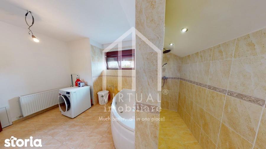 Casă cu 5 camere cu Teren 372 Mp în Roșia