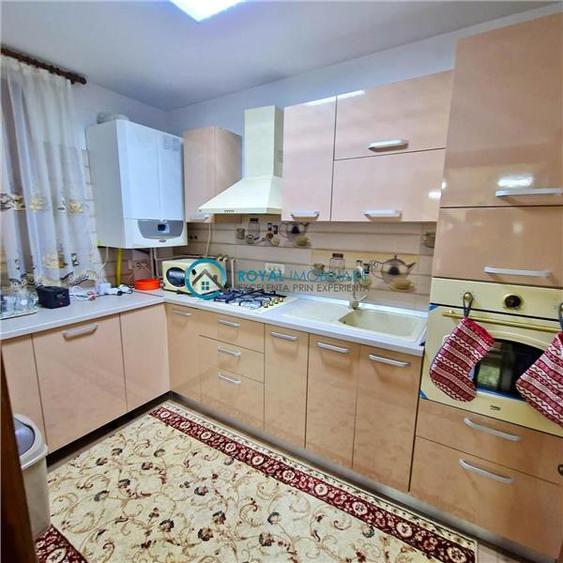 Casă individuală cu 4 camere cu Canalizare în Traian