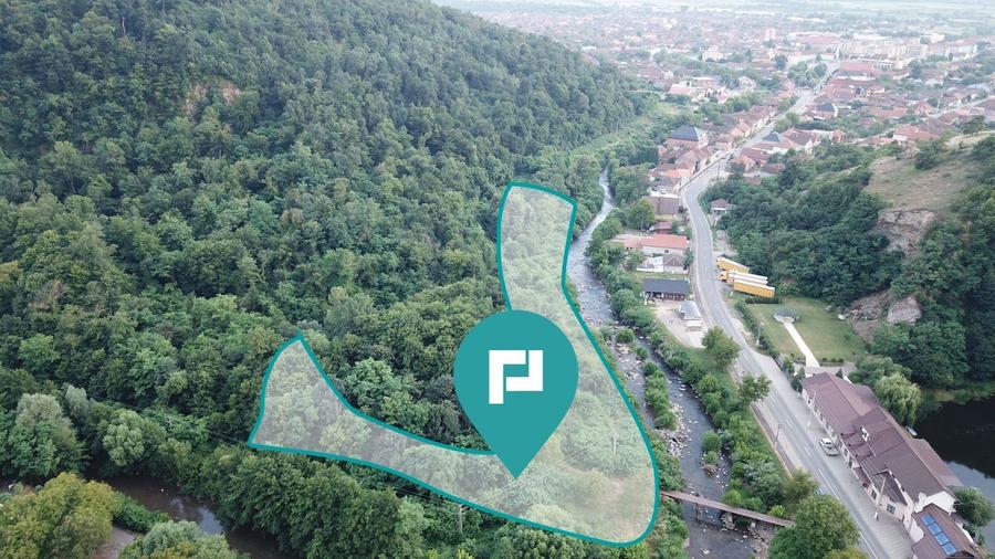 Teren Construcții intravilan de 13861 mp, în Est