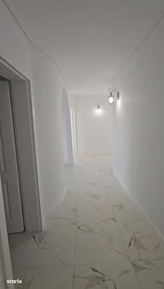 Apartament cu 4 camere în Sărărie