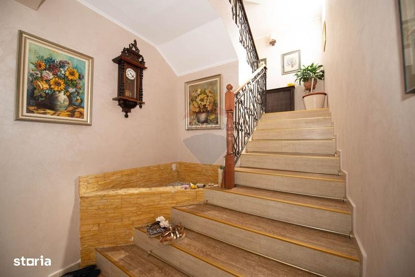 Casă cu 4 camere în Central