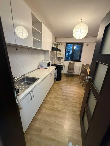 Apartament cu 3 camere decomandat în Tineretului