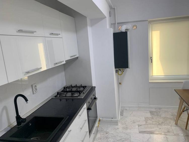 Apartament cu 3 camere semidecomandat, mobilat în Copou