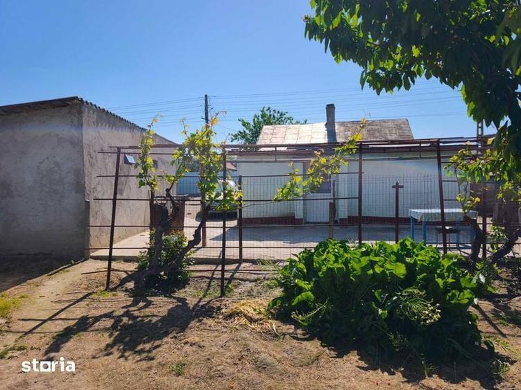 Casă cu 4 camere cu Teren 96 Mp în Peceneaga
