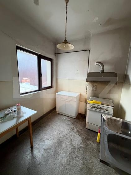 Apartament cu 4 camere decomandat, mobilat în Central