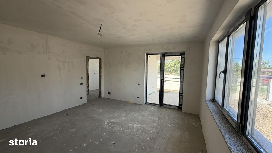 Casă cu 4 camere cu Teren 400 Mp în Domnești