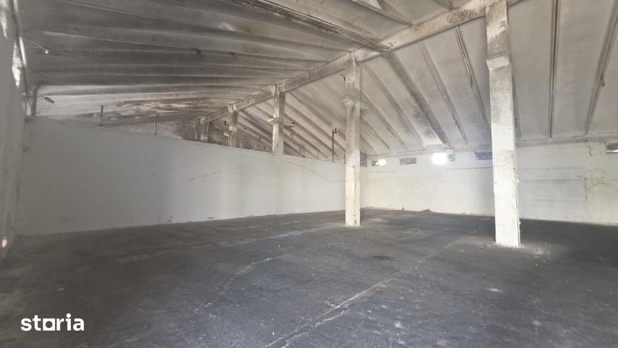 Spațiu comercial, de 550 mp, în Perieți