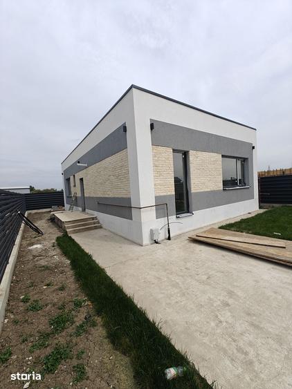 Casă cu 3 camere cu Teren 250 Mp în Clinceni