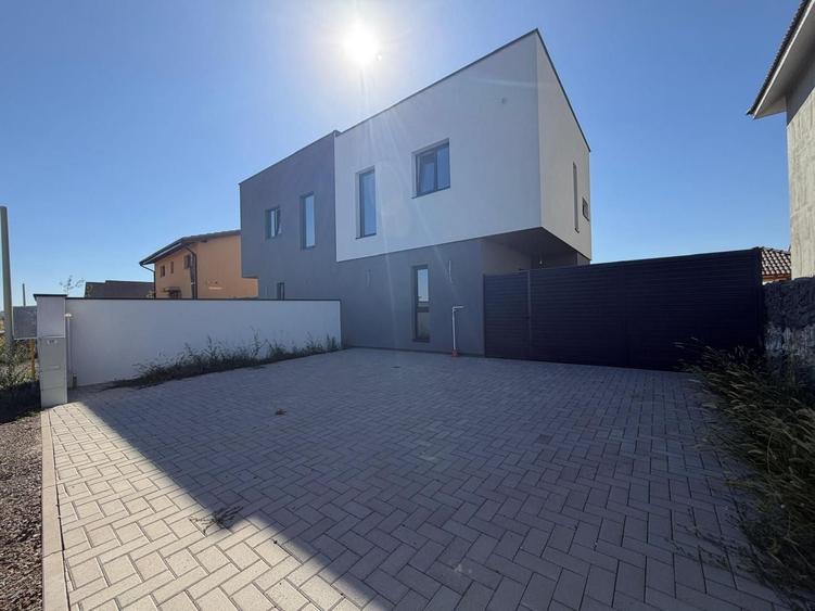 Duplex cu 4 camere cu Canalizare în Săcălaz