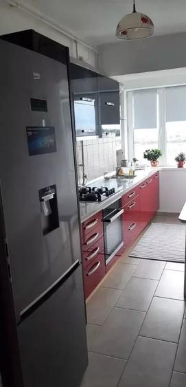 Apartament cu 3 camere decomandat, mobilat în Valea Oltului