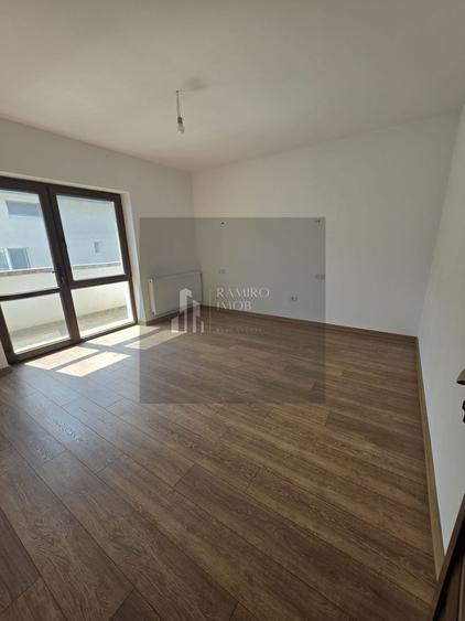 Casă individuală cu 6 camere cu Canalizare în Central