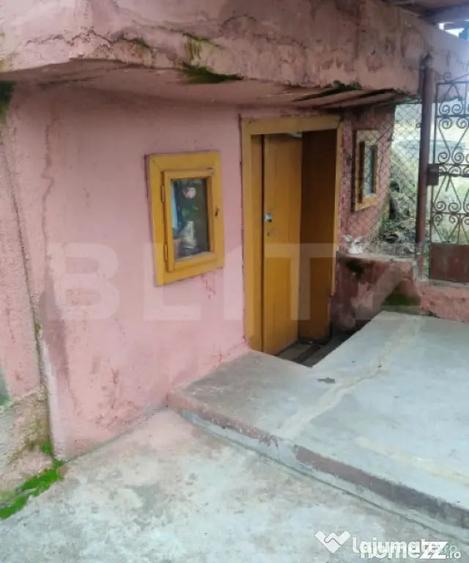 Casă cu 4 camere cu Teren 5450 Mp în Central