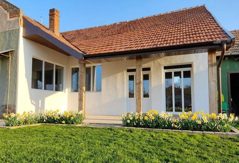 Casă cu 3 camere în Santăul Mare