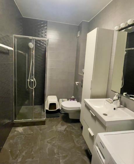 Apartament cu 3 camere decomandat, mobilat în Faleza Nord