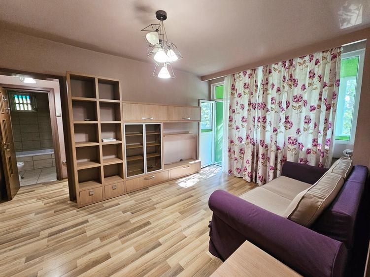 Apartament cu 2 camere semidecomandat în Lacul Tei