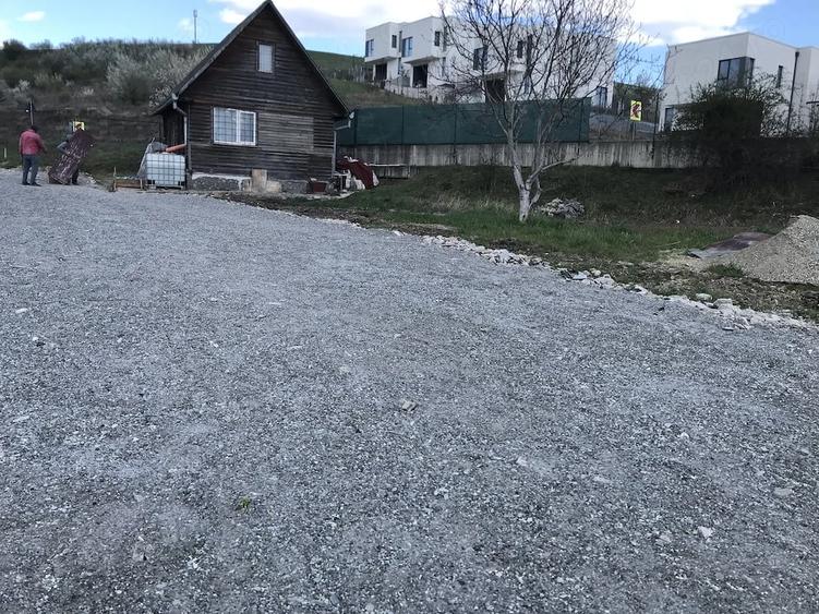 Teren de 872 mp, în Dezmir