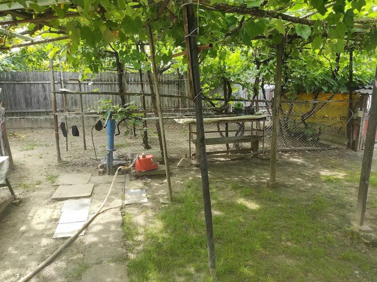 Casă cu 2 camere cu Teren 812 Mp în Central