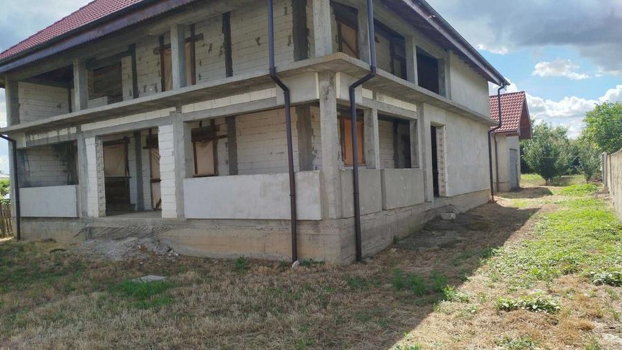 Casă cu 4 camere în Amara