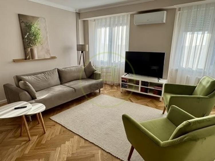 Apartament cu 4 camere decomandat, mobilat în Central