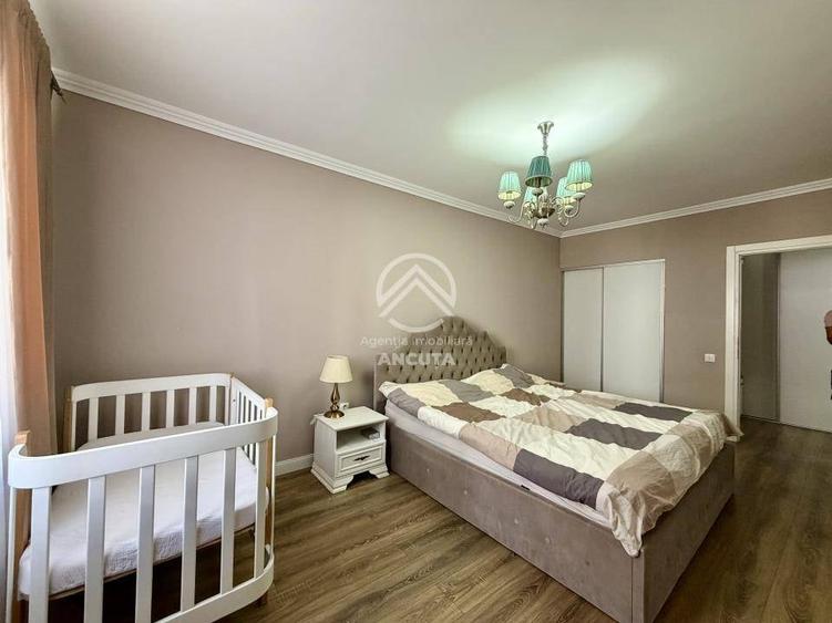 Apartament cu 3 camere semidecomandat în Tăuți