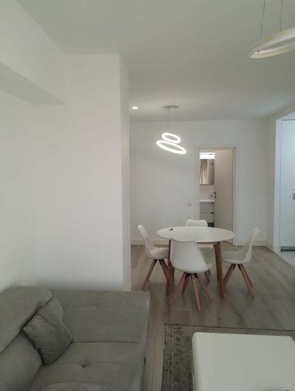 Apartament cu 3 camere semidecomandat în Central