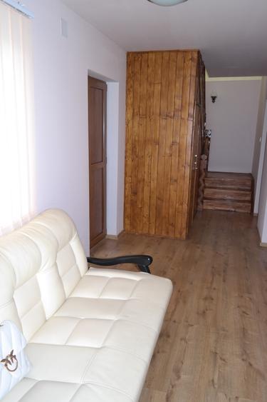 Casă individuală cu 5 camere cu Teren 335 Mp în Central