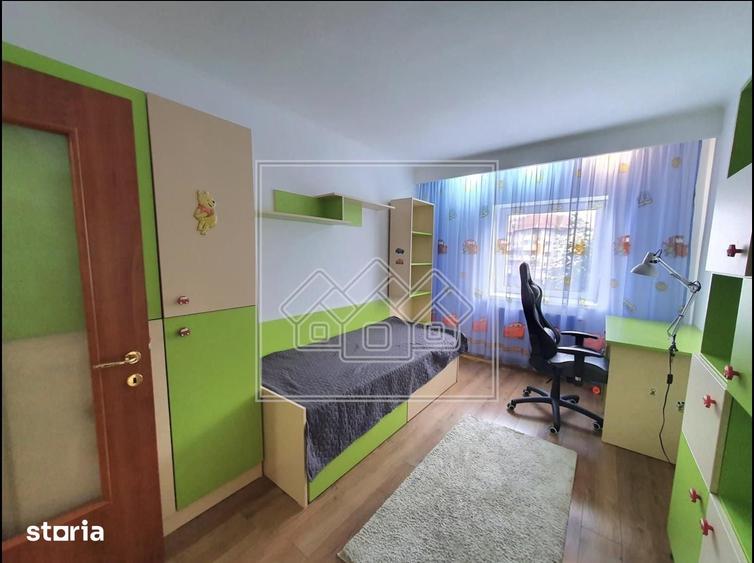 Apartament cu 3 camere decomandat în Terezian