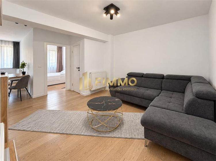 Apartament cu 3 camere semidecomandat, mobilat în Central