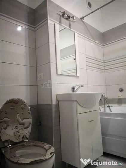 Apartament cu 3 camere decomandat în Micro II