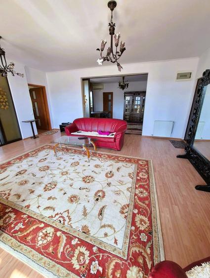 Apartament cu 5 camere în Domenii