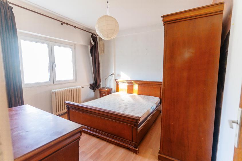 Apartament cu 3 camere decomandat în Lacul Tei