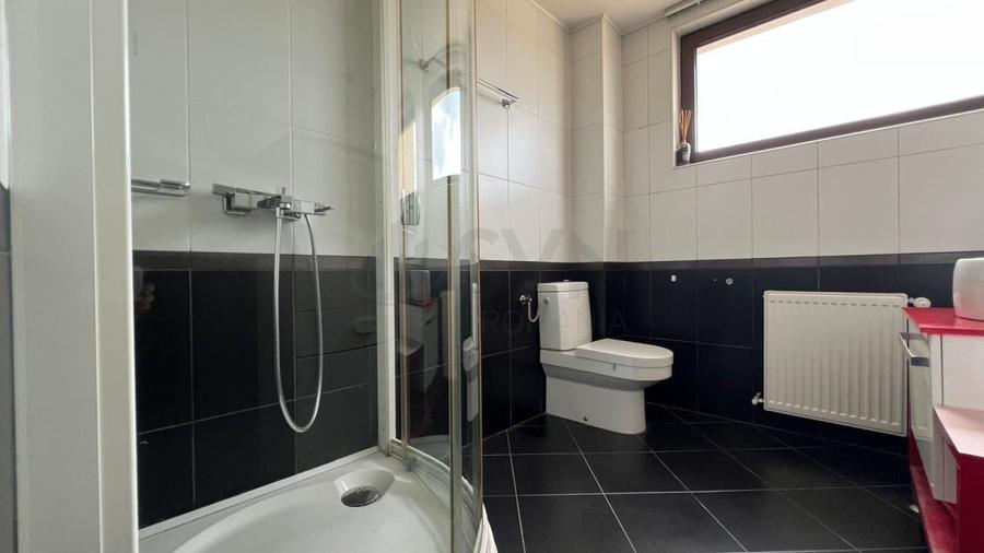 Apartament cu 6 camere decomandat în Sisești