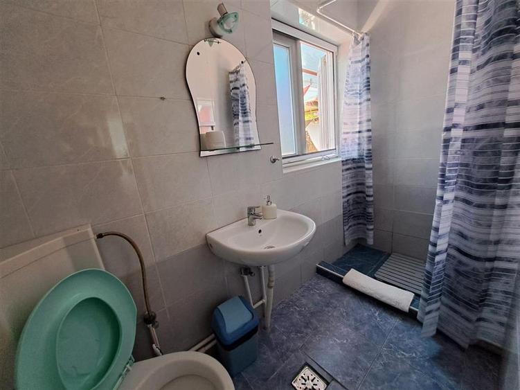 Casă individuală cu 6 camere cu Canalizare în Sud