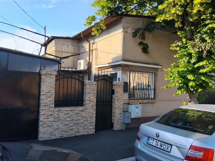 Casă cu 4 camere în Tăbăcărie