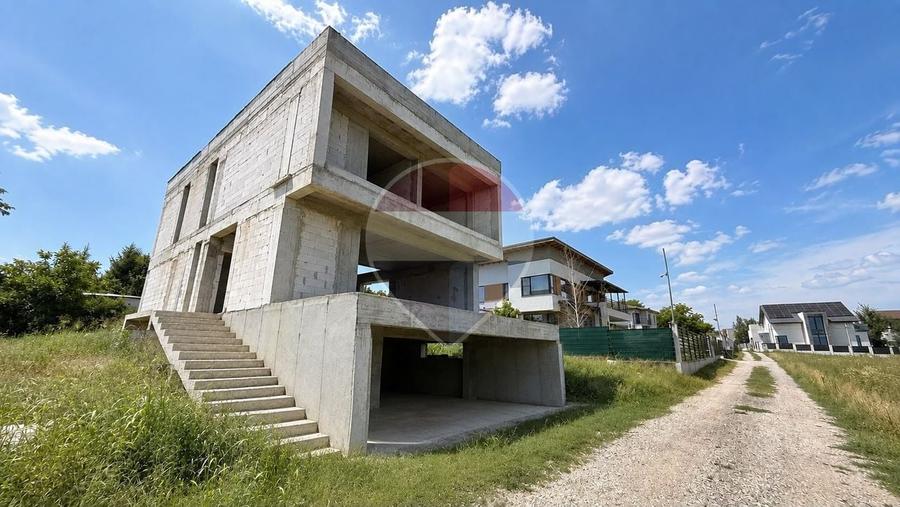 Casă individuală cu 5 camere cu Teren 420 Mp în Corbeanca