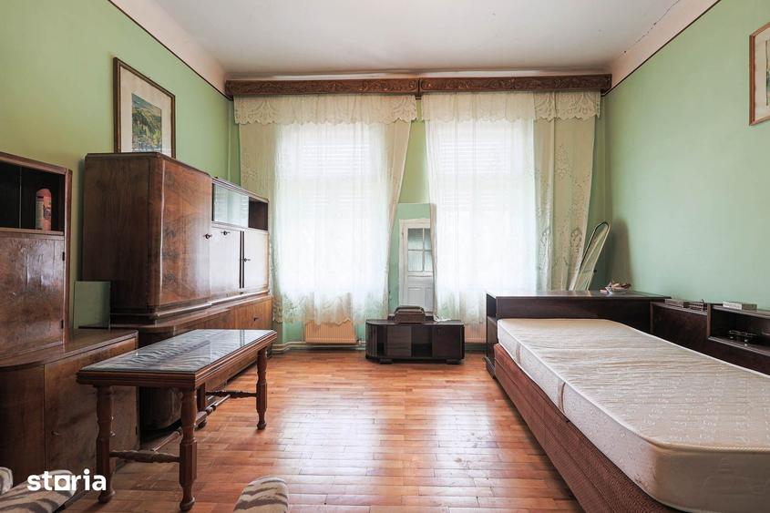 Casă cu 5 camere cu Teren 532 Mp în Pârneava