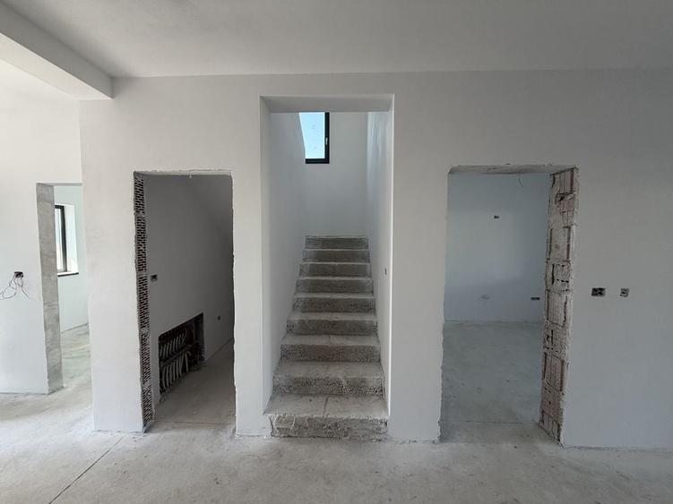 Casă cu 4 camere în Urseni