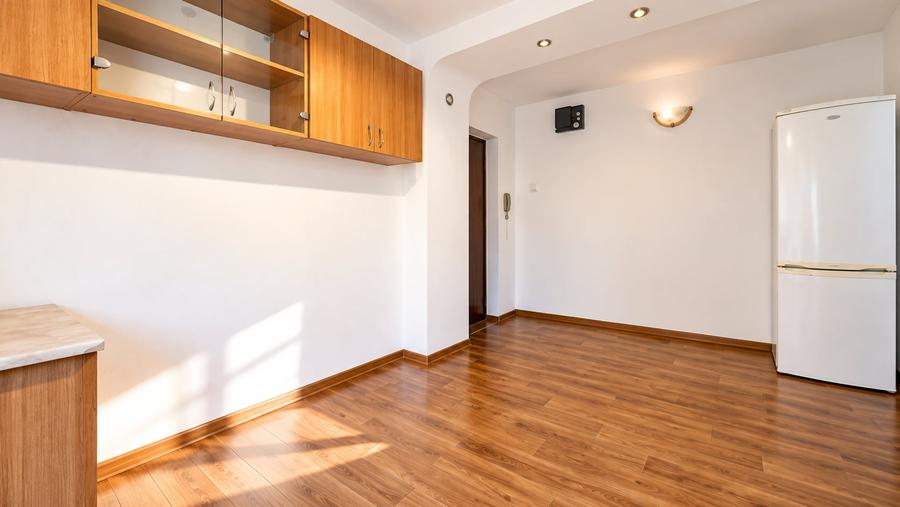 Apartament cu 2 camere semidecomandat în Soarelui