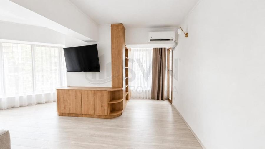 Apartament cu 3 camere decomandat în Jiului