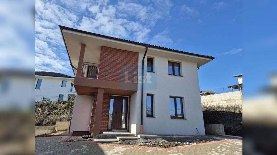 Casă cu 4 camere cu Canalizare în Dezmir