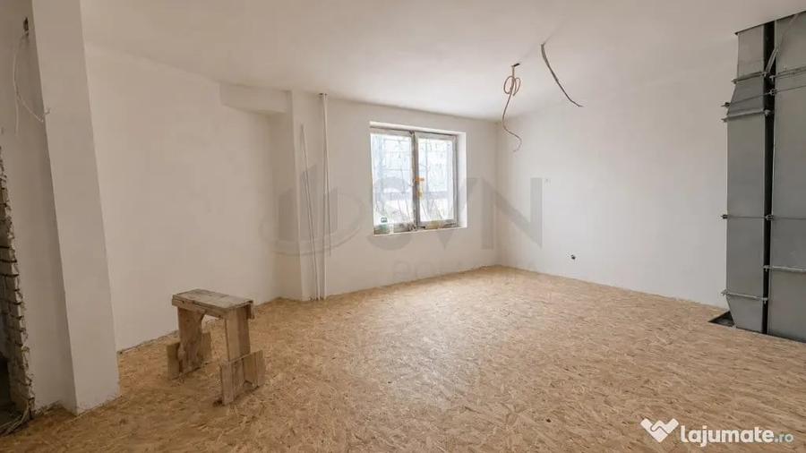 Apartament cu 3 camere semidecomandat în Universitate
