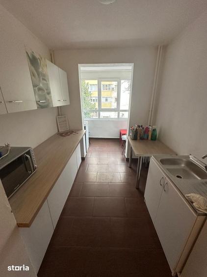 Apartament cu 3 camere decomandat în Titan