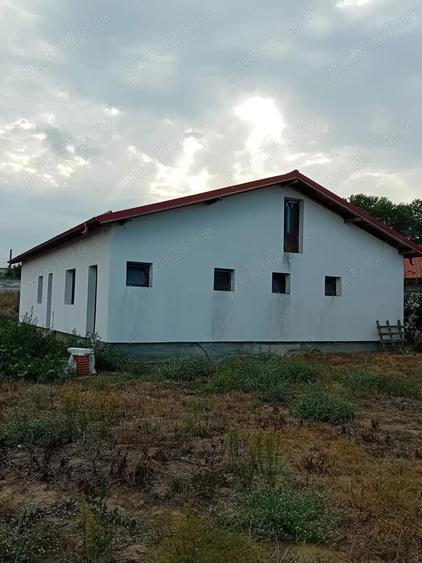 Casă cu 5 camere în Murighiol