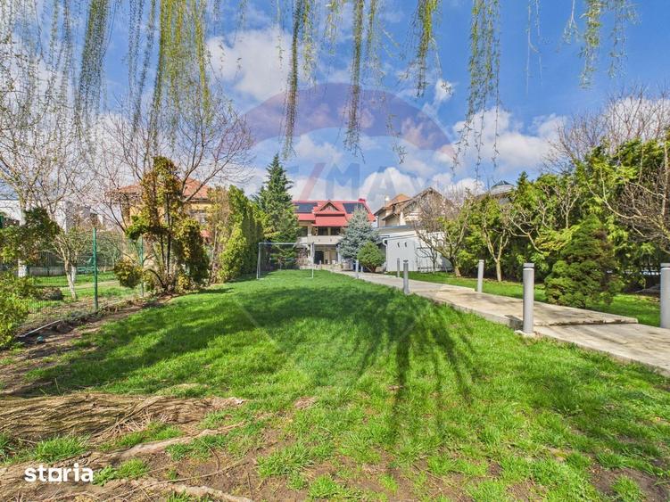 Casă cu 8 camere cu Teren 1120 Mp în Central