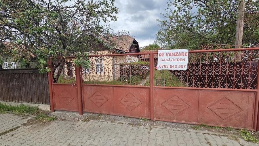 Casă cu Teren 3000 Mp în Călățele